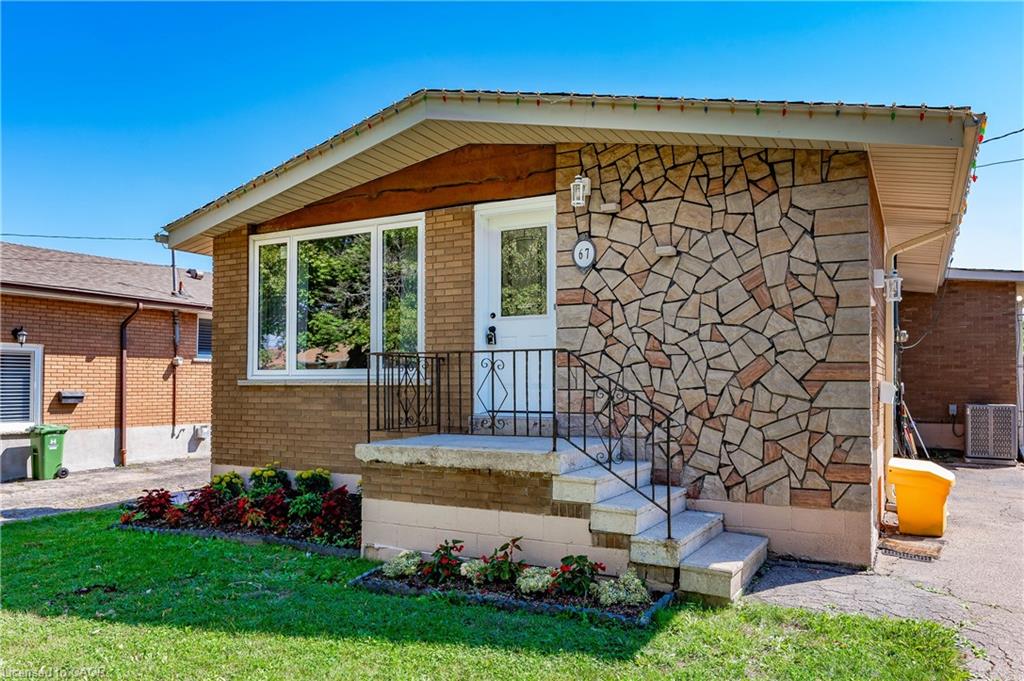 67 Deschene Ave, Hamilton, ON L9A 3J8