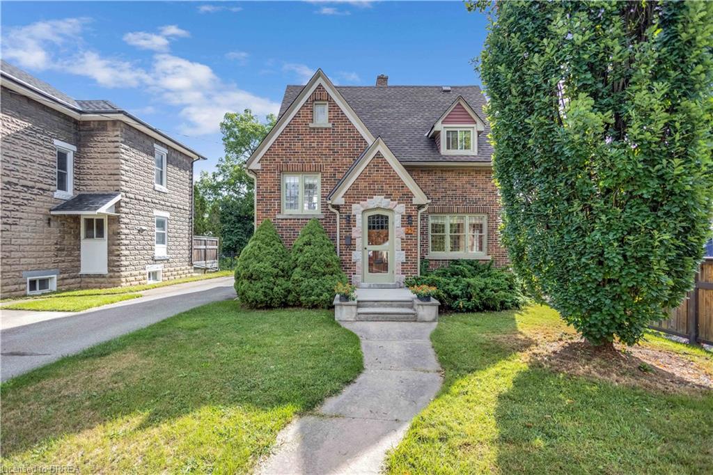 25 Broadway St E, Paris, ON N3L 2R3