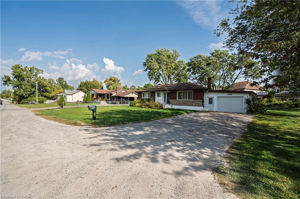 4486 Lyons Creek Rd, Niagara Falls, ON L2G 0L3