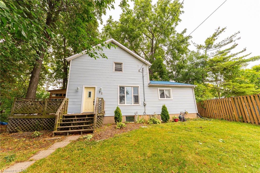 11 Elmwood Ave, St. Catharines, ON L2R 2T5