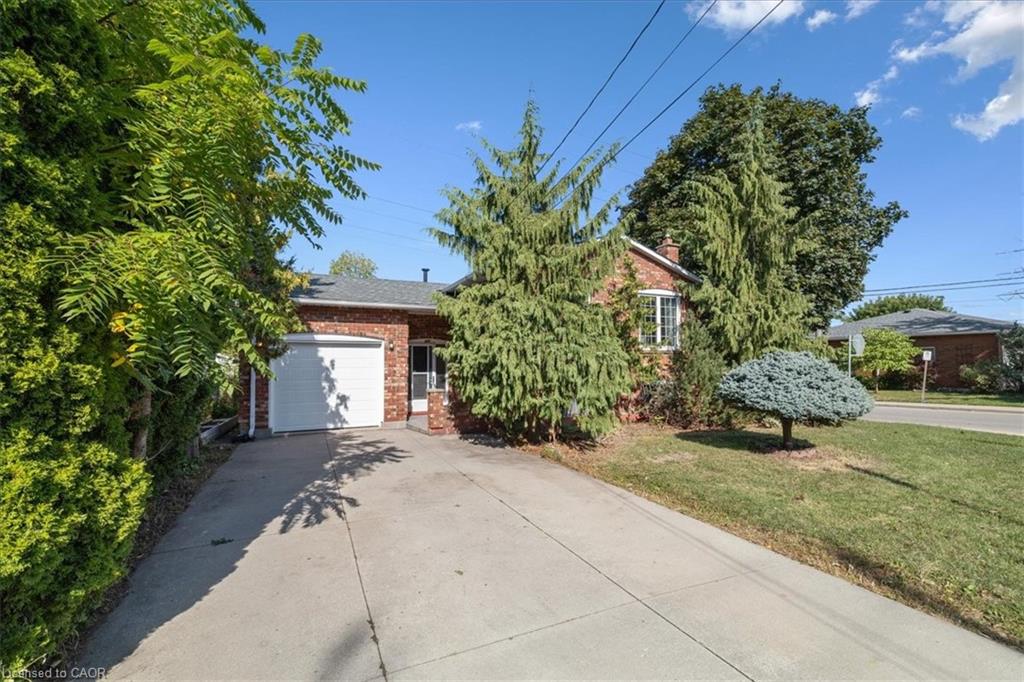 640 Cochrane Rd, Hamilton, ON L8K 3H8