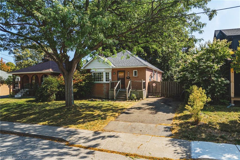 201 W 32nd St, Hamilton, ON L9C 5H3
