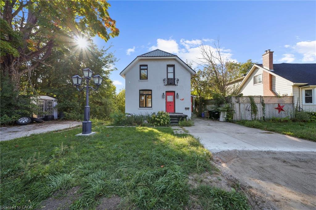43 Perry St, Barrie, ON L4N 2G2