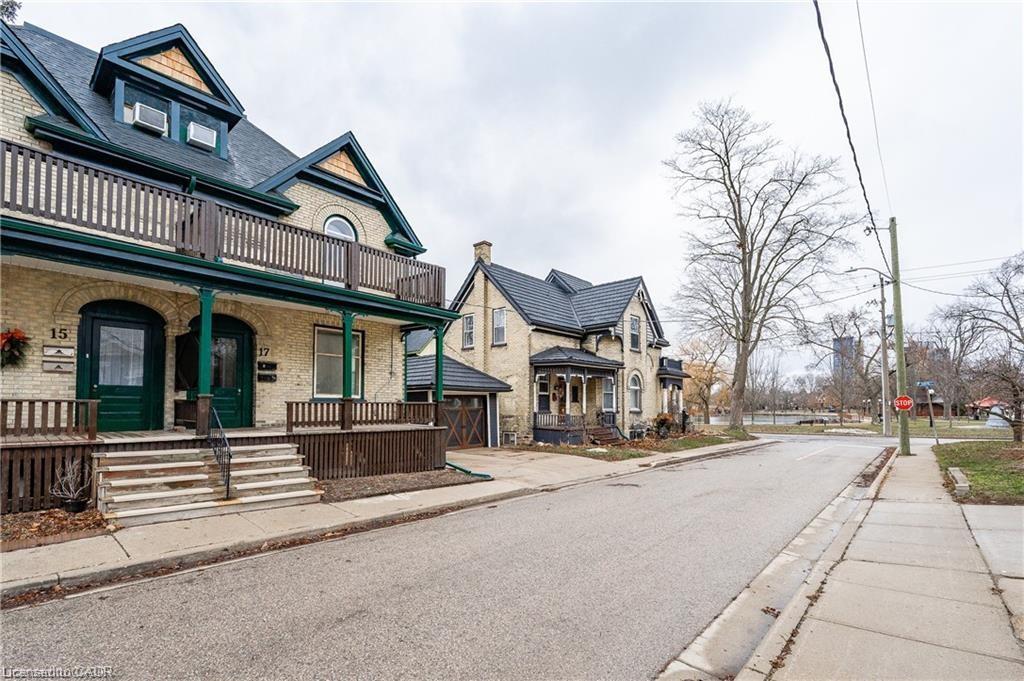 17 Hilda Pl, Kitchener, ON N2G 1K4