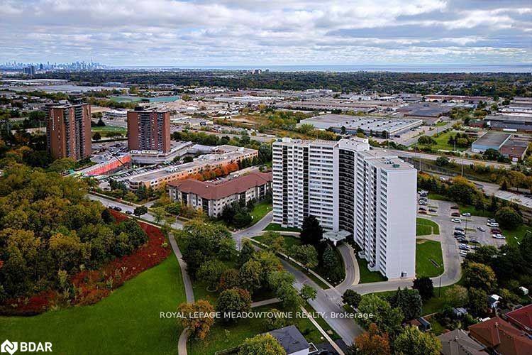 530 Lolita Gardens Unit 903, Mississauga, ON L5A 3T2