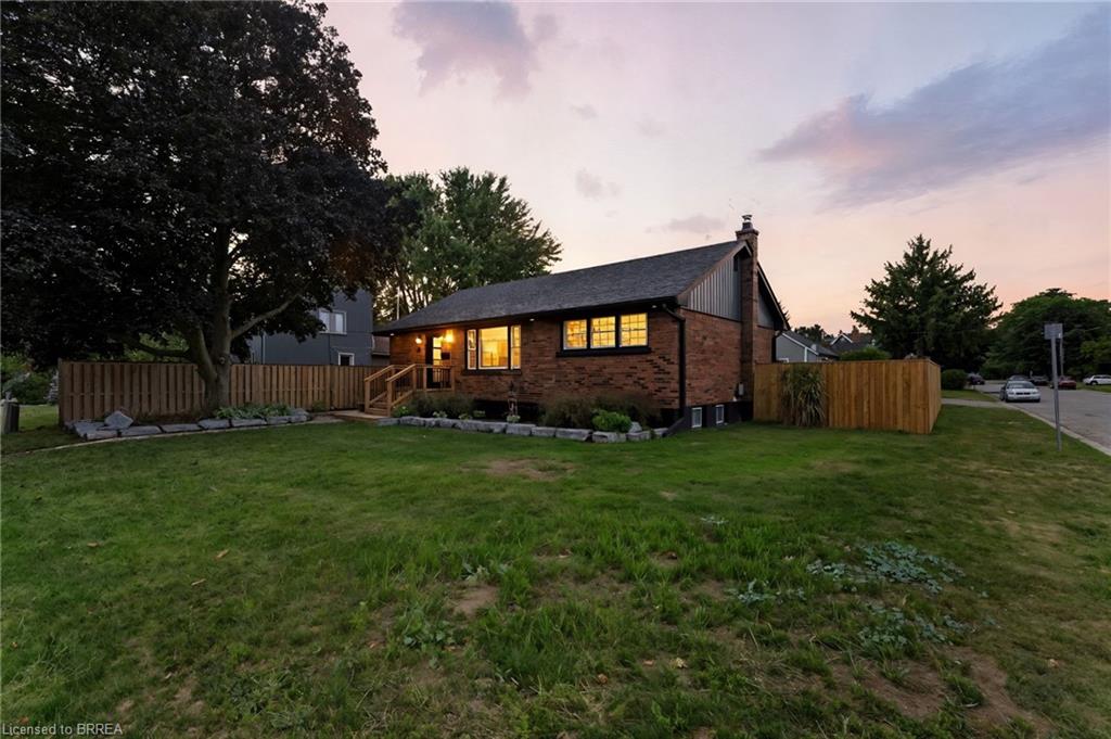 61 Clench Ave, Brantford, ON N3T 1B7