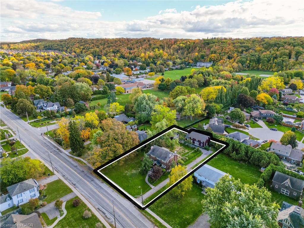 102 Main St E, Grimsby, ON L3M 1N8