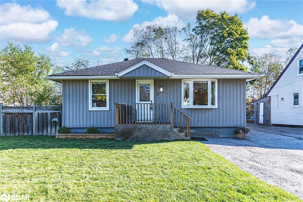 5 Newton St, Barrie, ON L4M 3N2