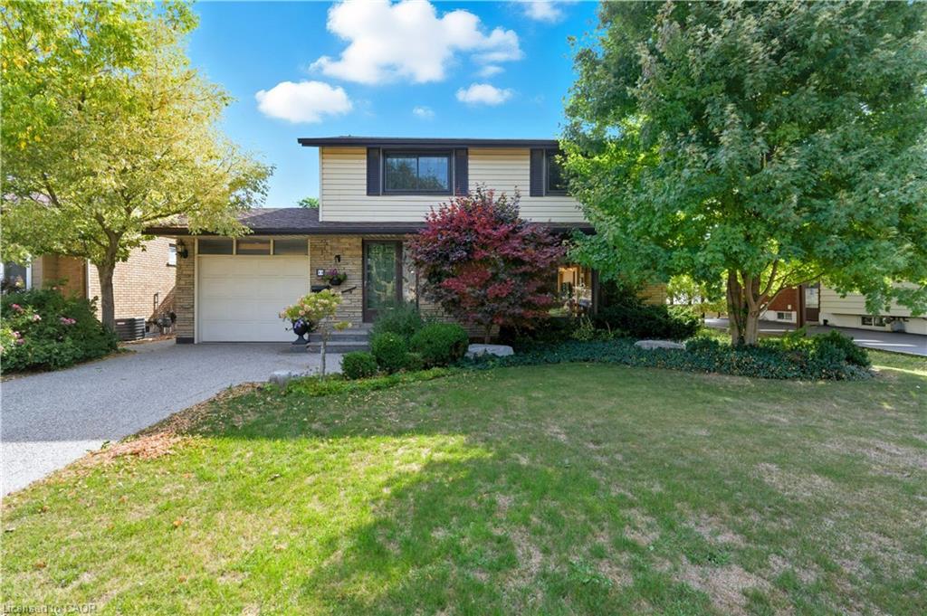 33 Goldfinch Rd, Hamilton, ON L9A 3W8