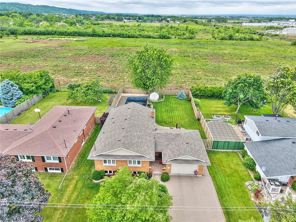 17 Oakes Rd N, Grimsby, ON L3M 4A9