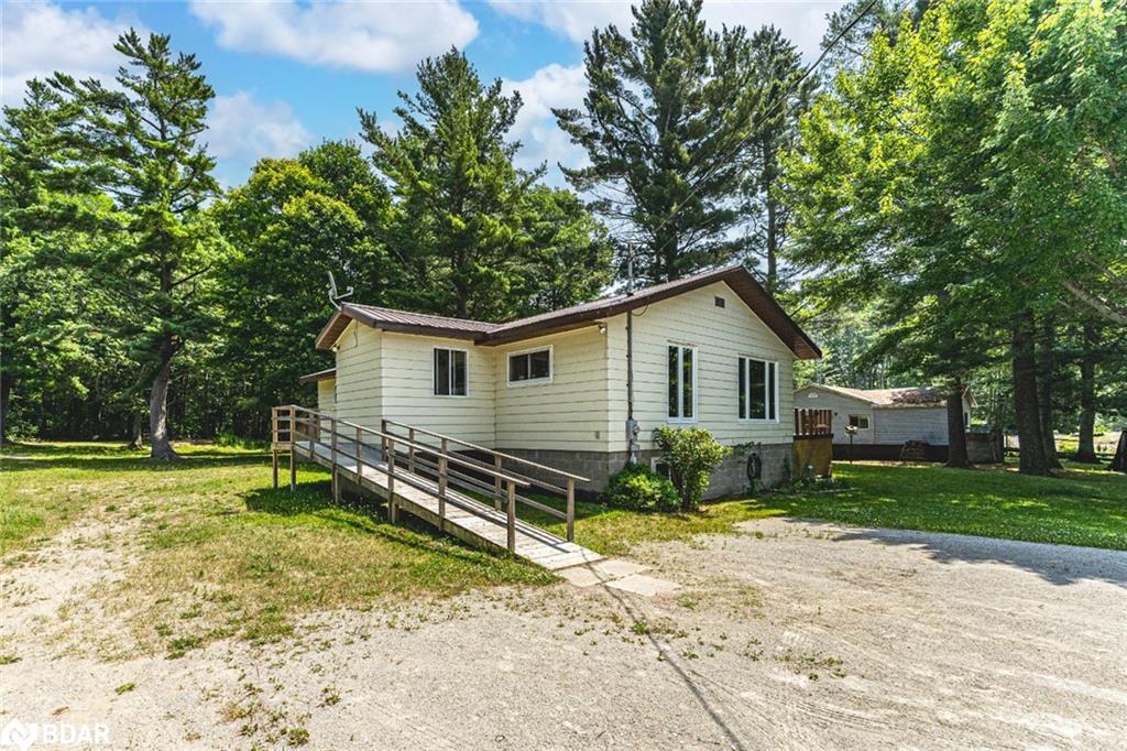 332 Baxter Loop Rd, Georgian Bay, ON L0K 1S0
