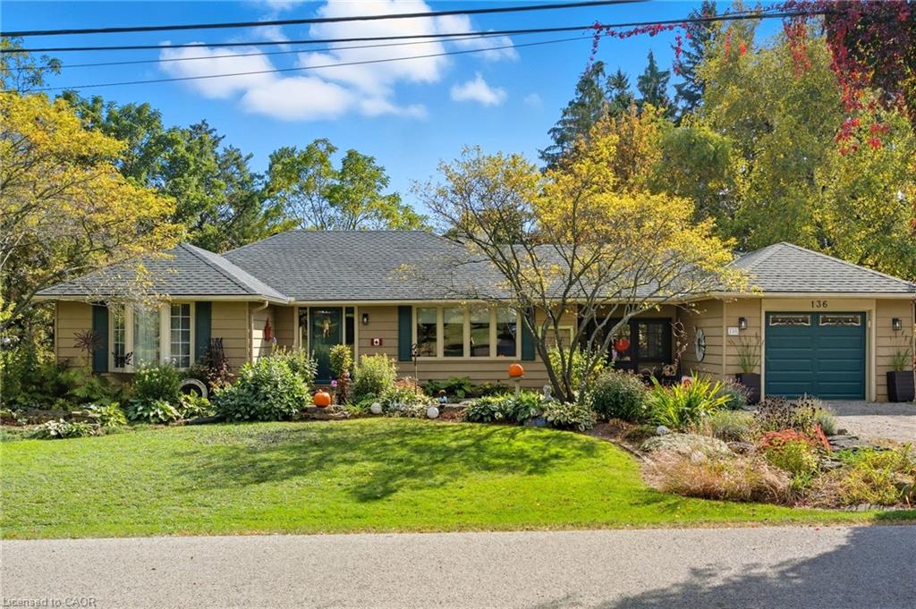 136 Hillcrest Ave, Hamilton, ON L9H 4X8