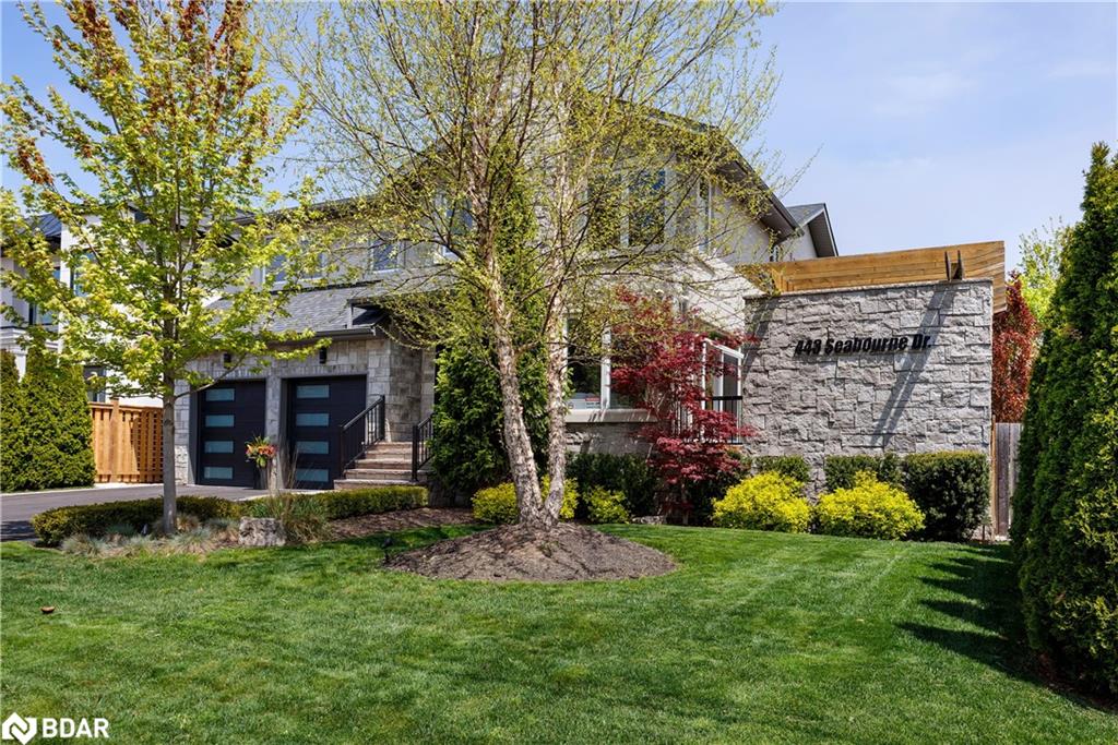 443 Seabourne Dr, Oakville, ON L6L 4E9