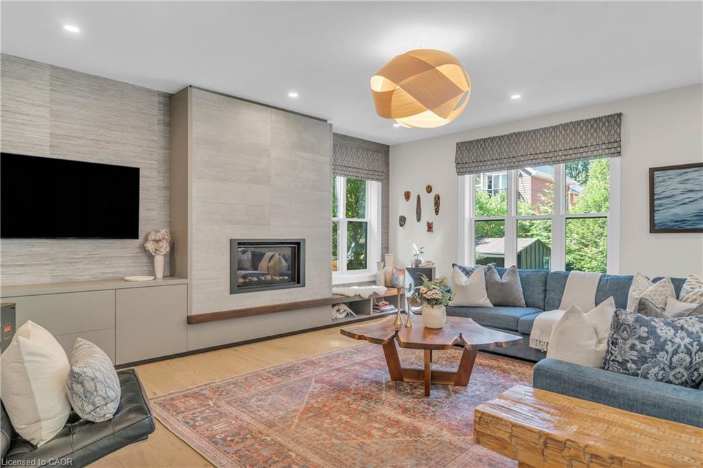 33 Mont St, Guelph, ON N1H 2A5