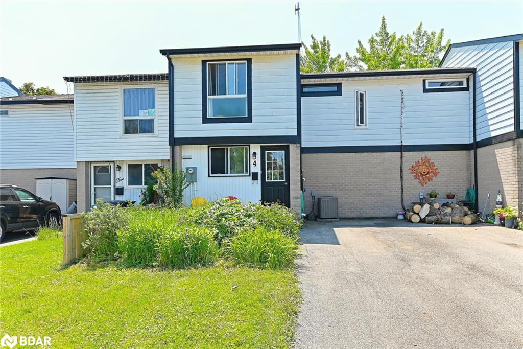 4 Greenfield Sq, Brampton, ON L6S 2J3