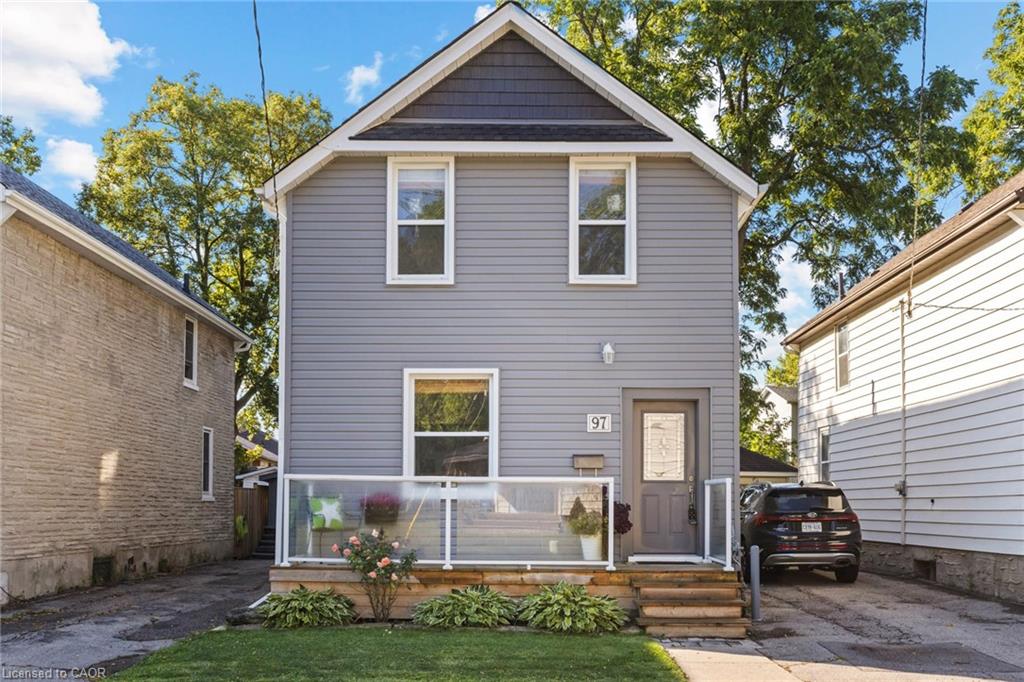 97 Oak St, Cambridge, ON N1R 4L3