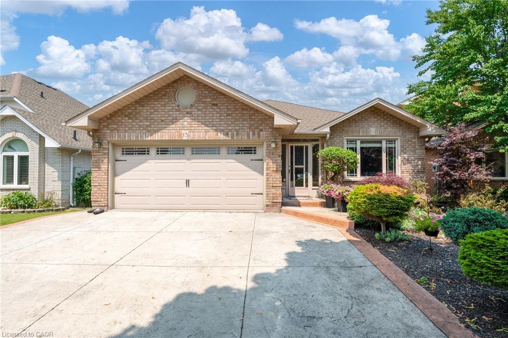13 Loneoak Cres, Hamilton, ON L8J 2P4