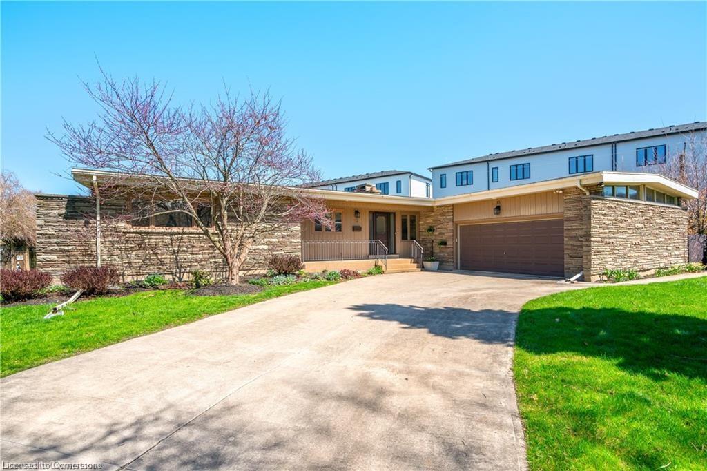 13 Jasmin Cres, St. Catharines, ON L2T 2B9