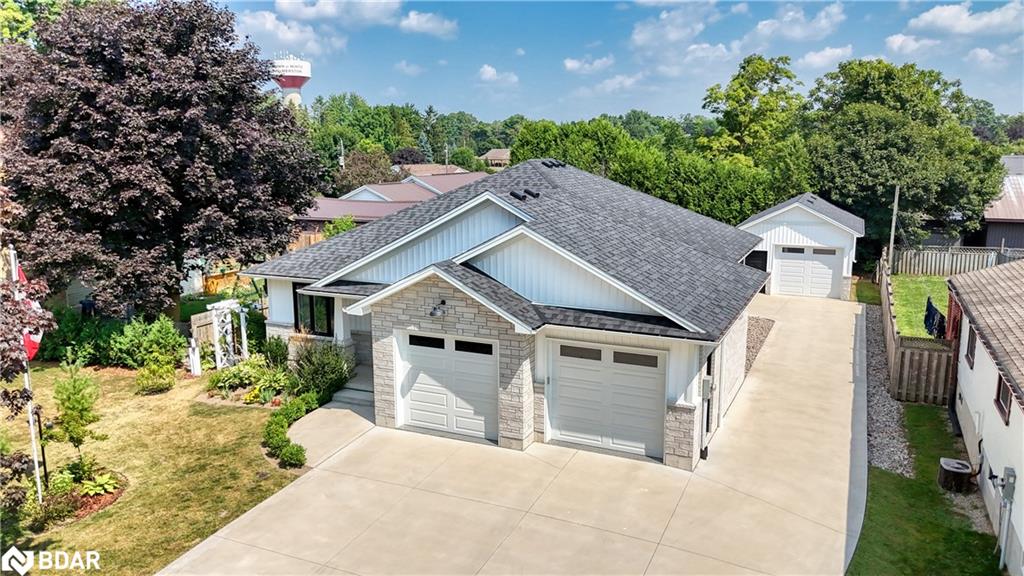 635 King St, Minto, ON N0G 2P0