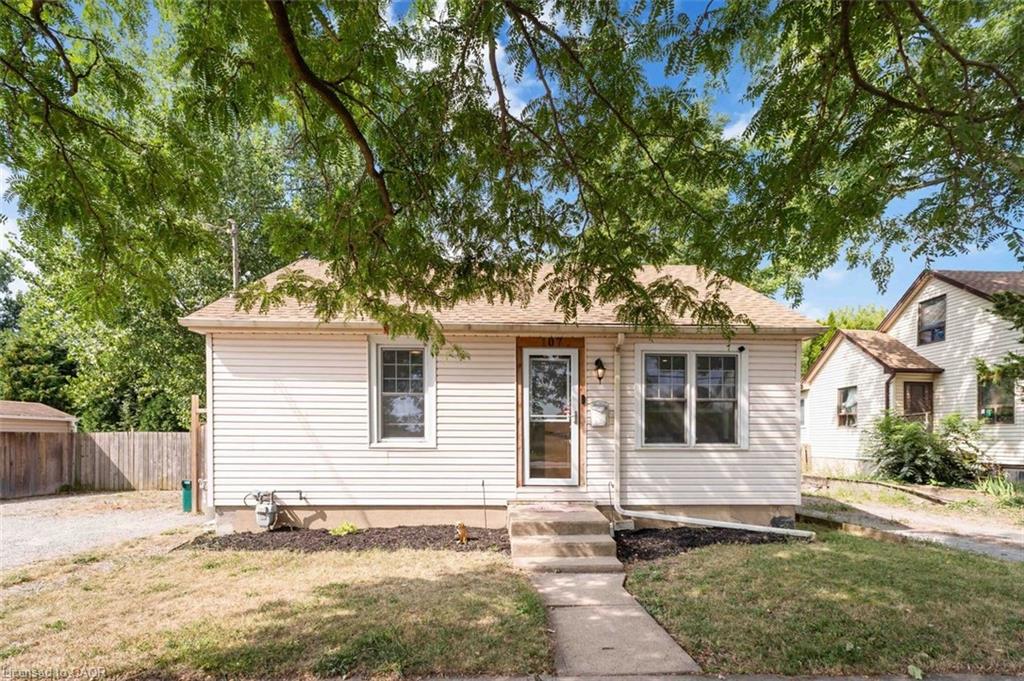 107 Oakdale Ave, St. Catharines, ON L2P 2L3