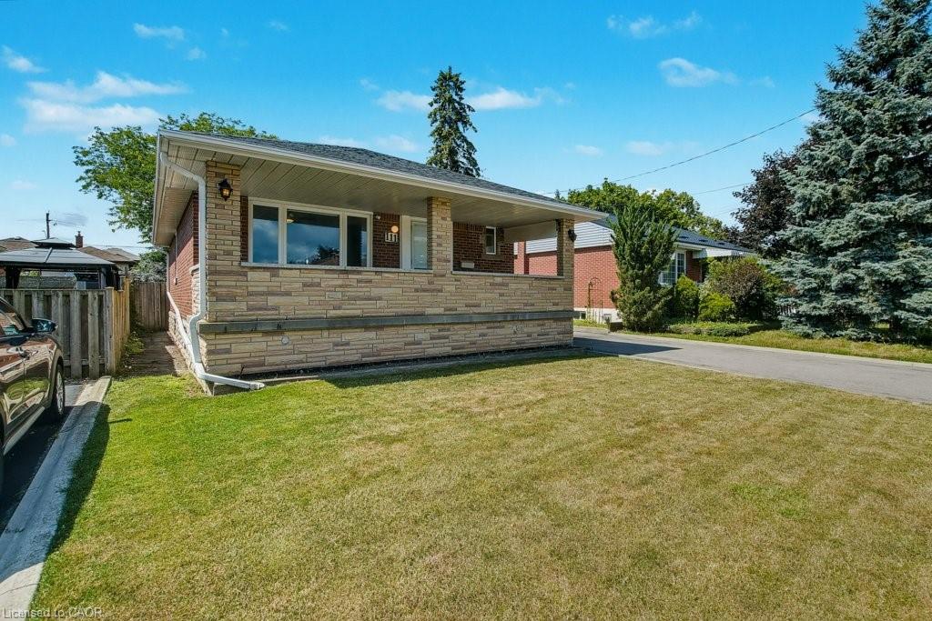 111 Castlefield Dr, Hamilton, ON L8T 3R1
