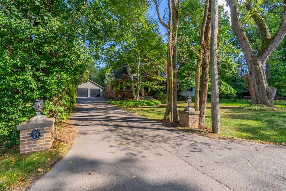 27 Lovers Ln, Hamilton, ON L9G 1K8