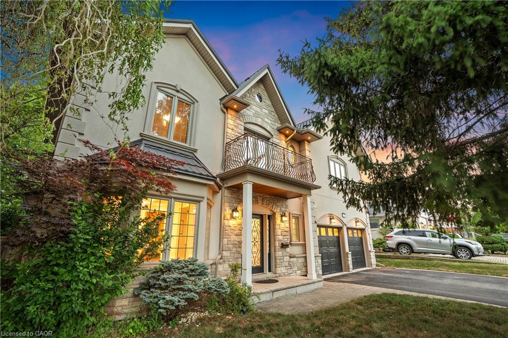 31 Ridge Dr, Oakville, ON L6H 1B7