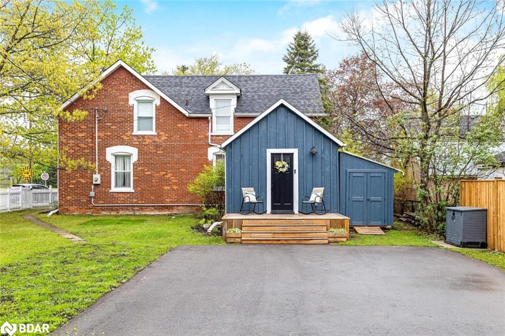 243 Queen St E, Acton, ON L7J 1P7