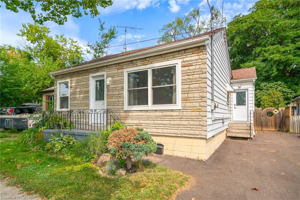 7 Elmwood Ave, St. Catharines, ON L2R 2T5