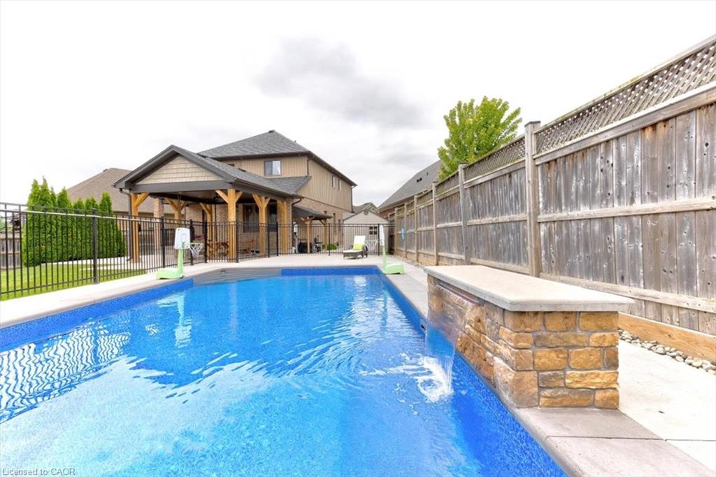 261 Watervale Cres, Kitchener, ON N2A 0G7