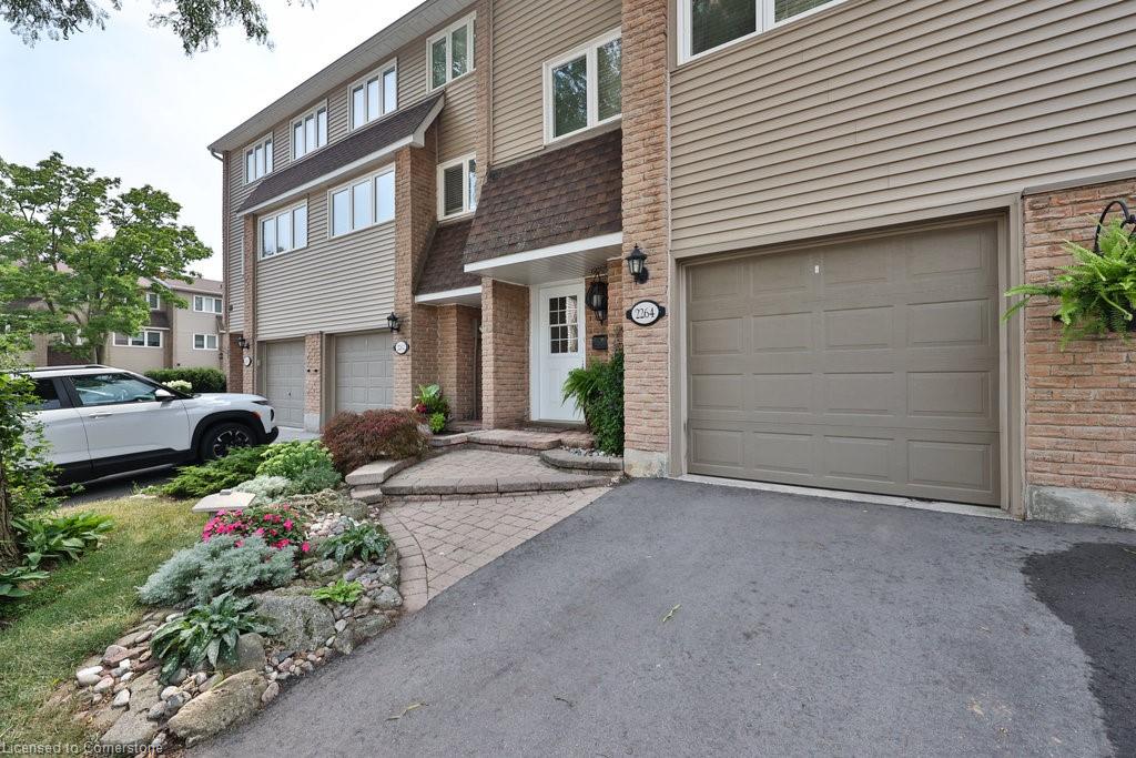 2264 Marine Dr, Oakville, ON L6L 1C1
