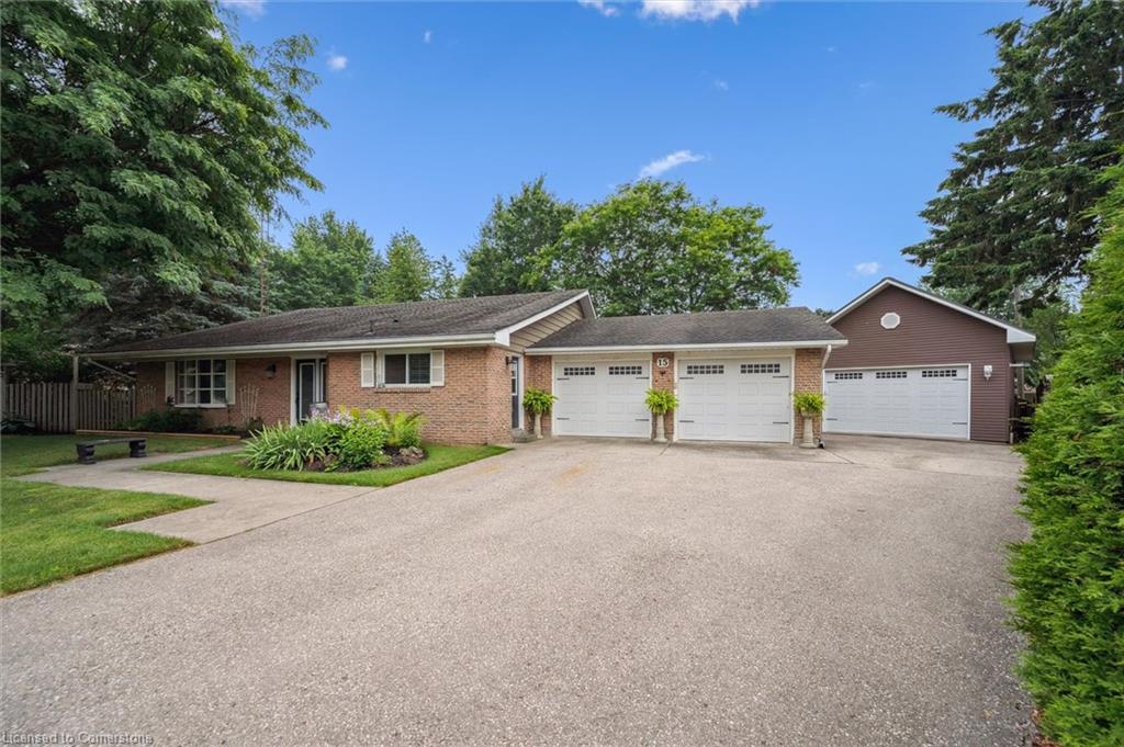 15 Wellington Dr, Centre Wellington, ON N0B 1S0