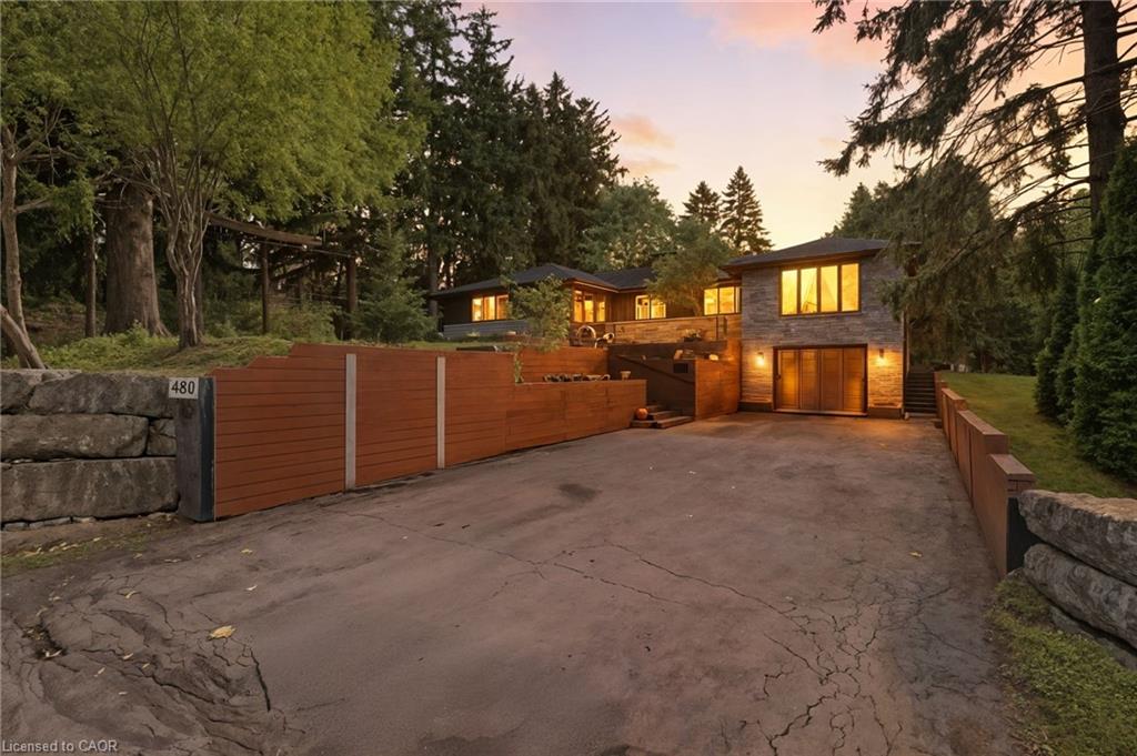 480 Golf Links Rd, Hamilton, ON L9G 2N7