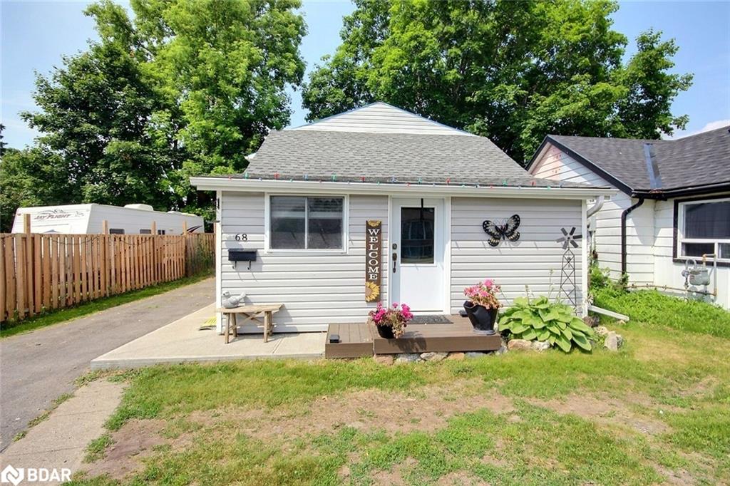 68 Water St, Quinte West, ON K8V 4M3