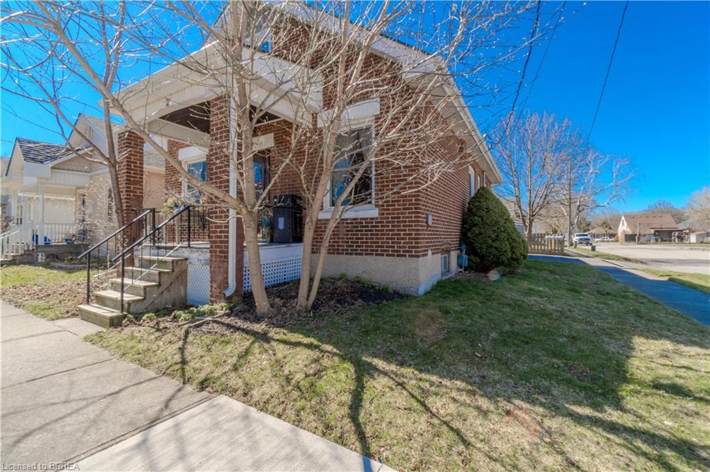 21 Wade Ave, Brantford, ON N3T 1W9