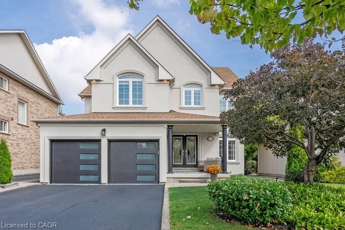 7123 White Pine Ct, Mississauga, ON L5W 1W6