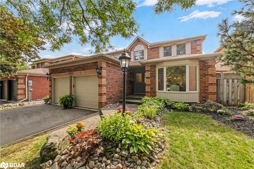 1298 Hilton Ln, Oakville, ON L6M 2V2