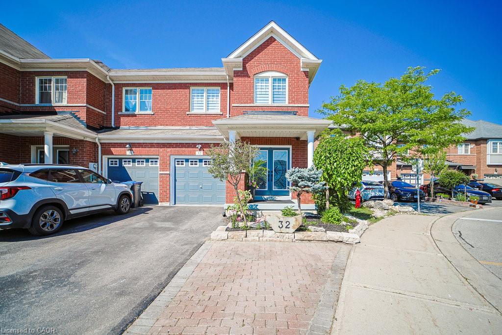 32 Davenhill Rd, Brampton, ON L6P 3E1