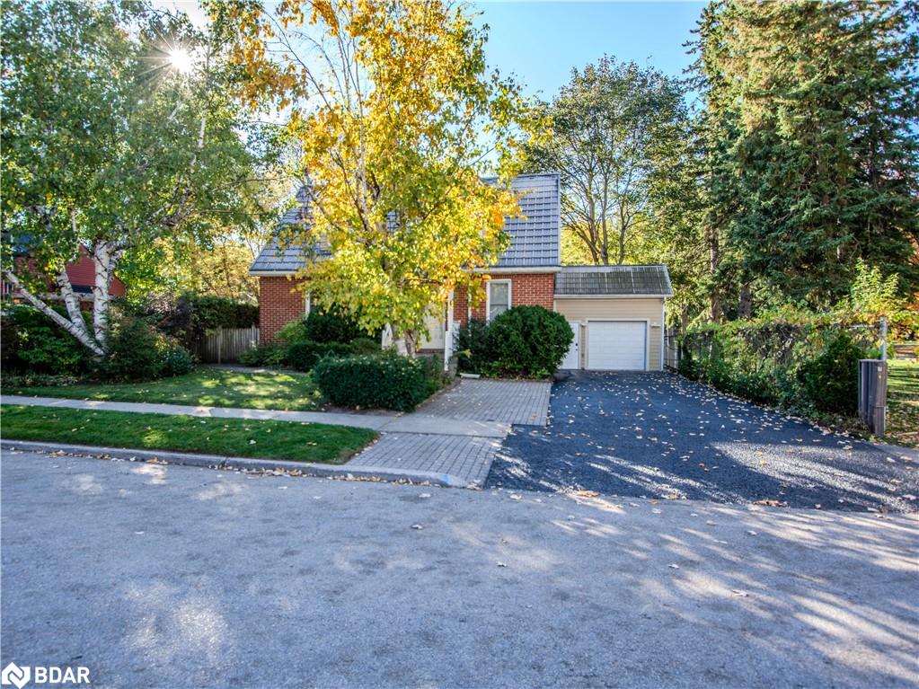 25 Holgate St, Barrie, ON L4N 2T6