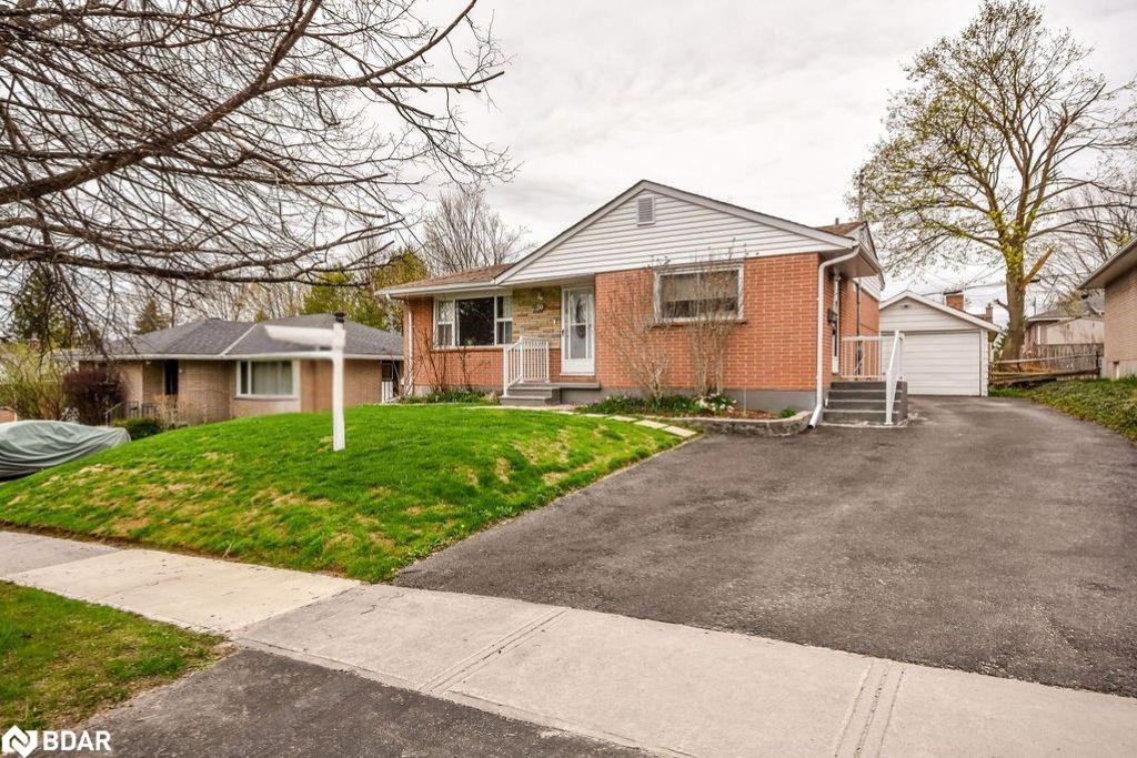 50 Marion Cres, Barrie, ON L4M 2L3