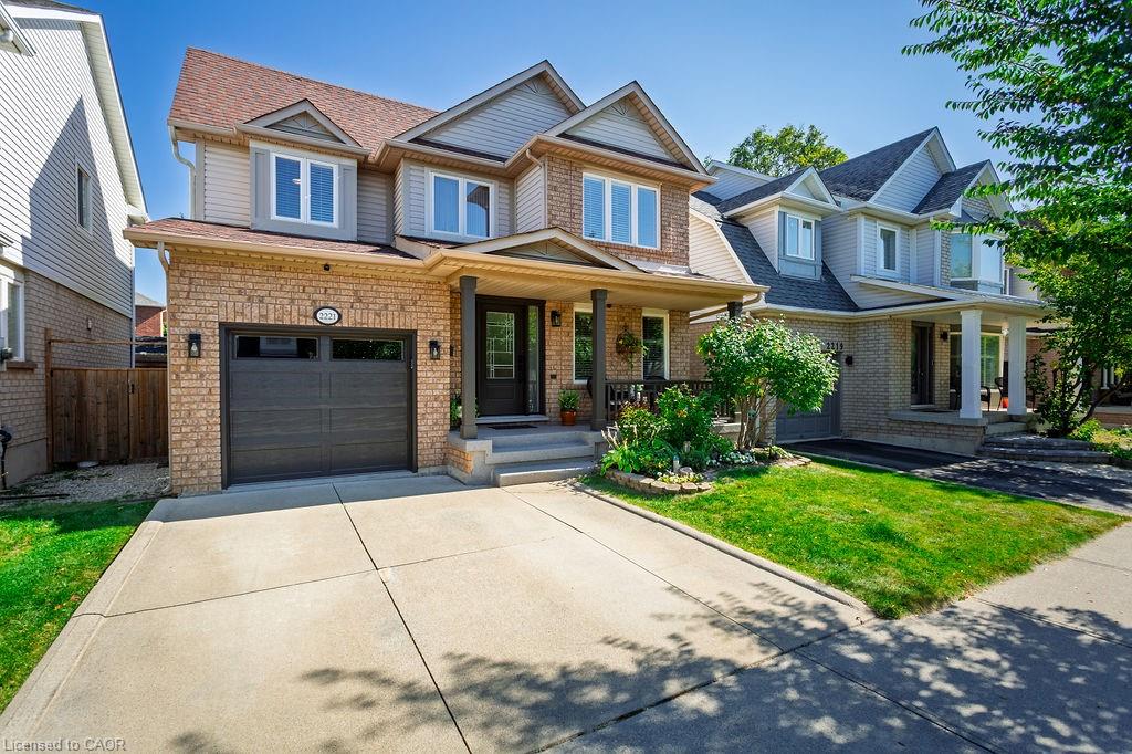 2221 Bluegrass Ln, Burlington, ON L7L 6L5
