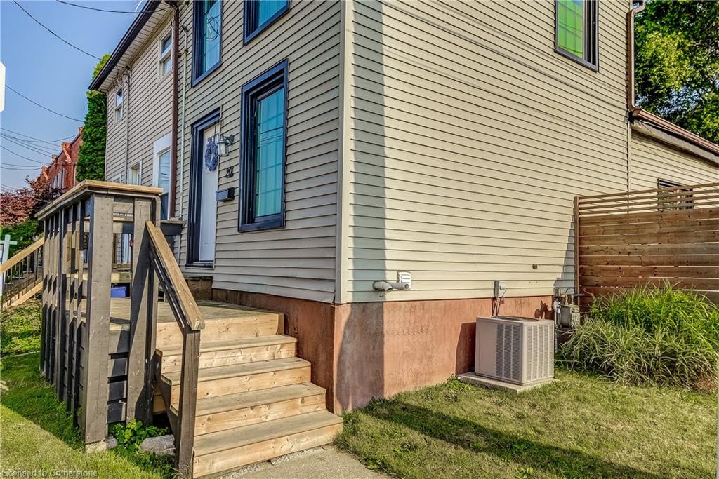 201 Barton St W, Hamilton, ON L8R 2H3