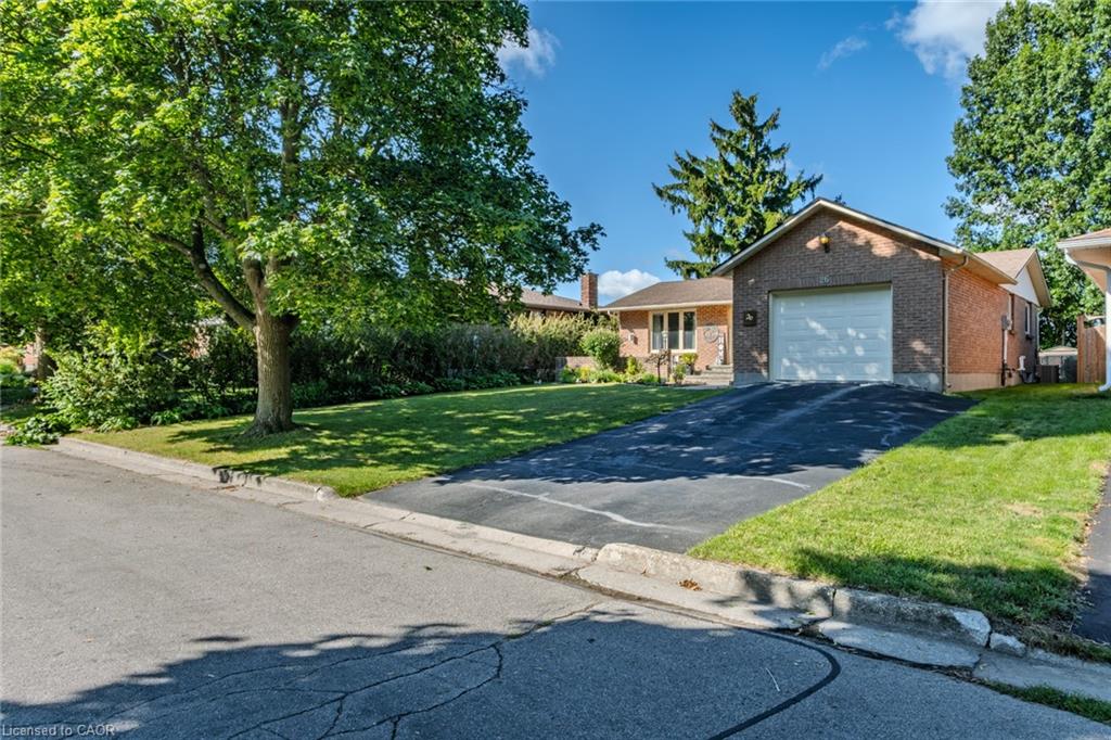 26 Douglas Ave, Simcoe, ON N3Y 4X4