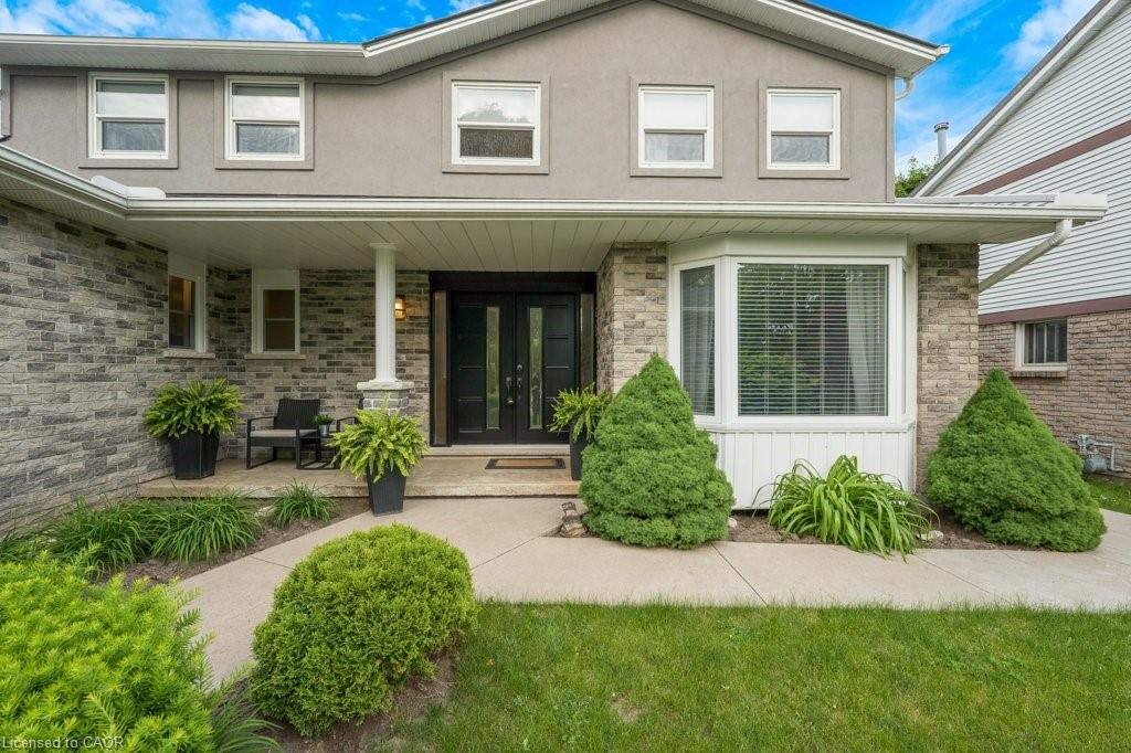 14 Pathfinder Cres, Kitchener, ON N2P 1S6