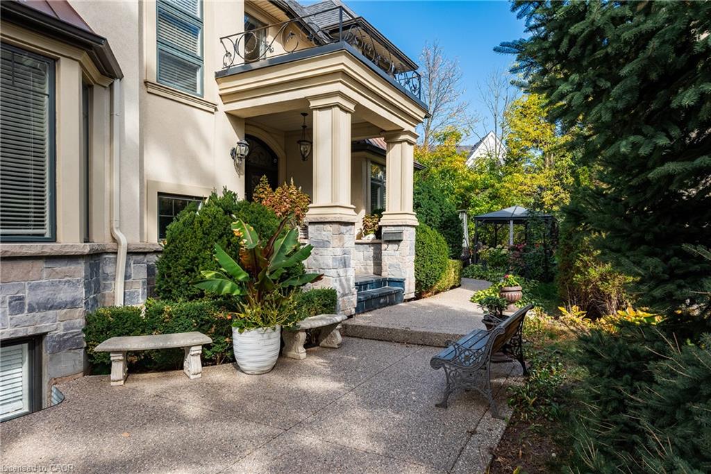 108 Livno Common, Oakville, ON L6L 3P2