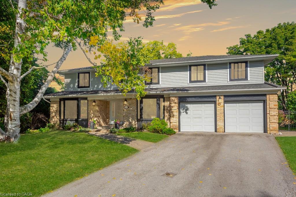 359 Camelot Ct, Burlington, ON L7L 2G2
