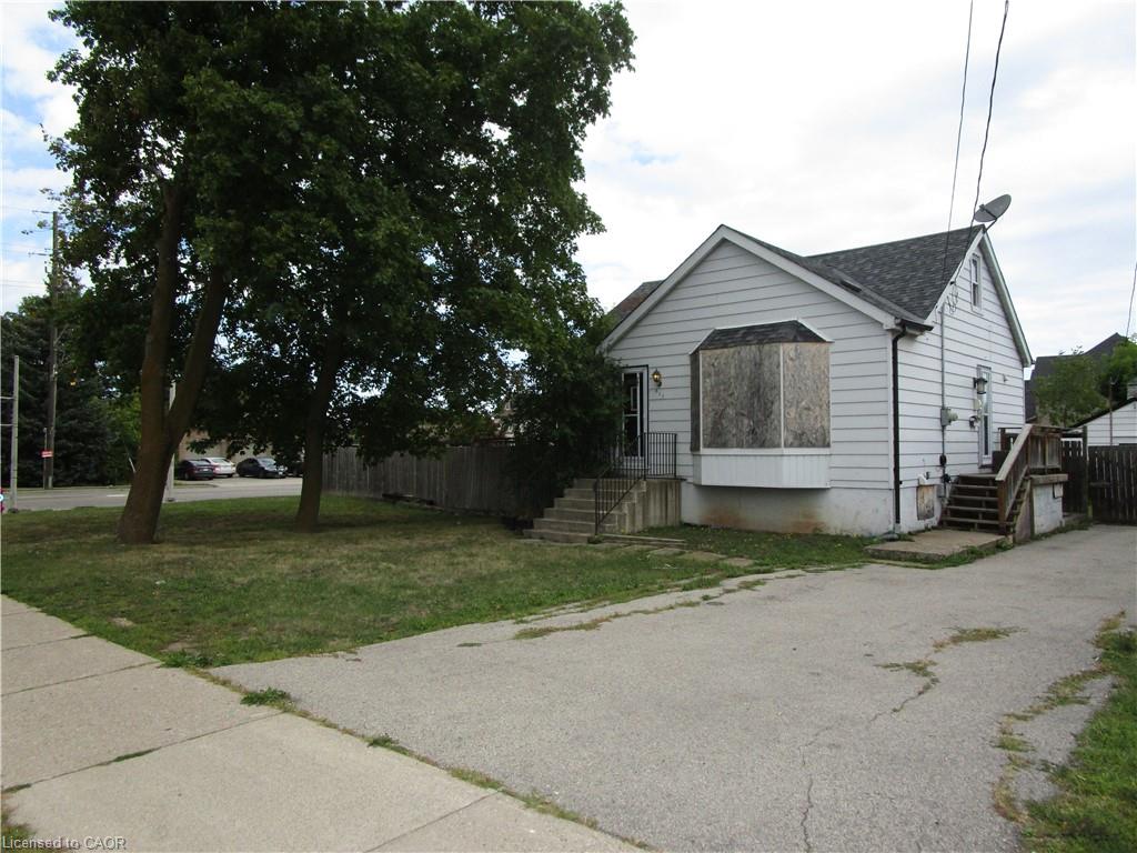 411-413 Highway 8 Hwy, Hamilton, ON L8G 1G1
