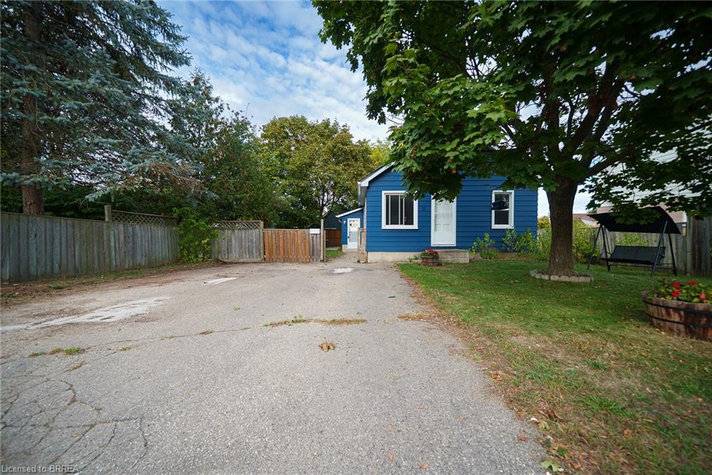 11 Newcastle St, Brantford, ON N3R 1Y5