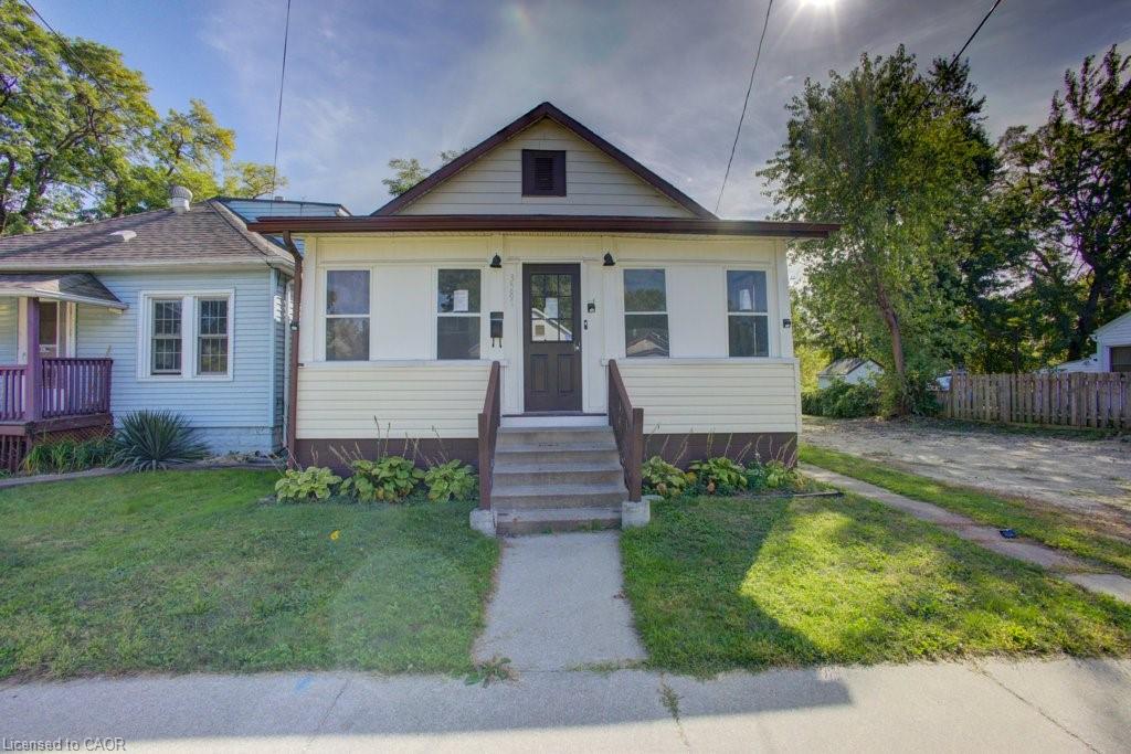 3587 Bloomfield Rd, Windsor, ON N9C 1R8