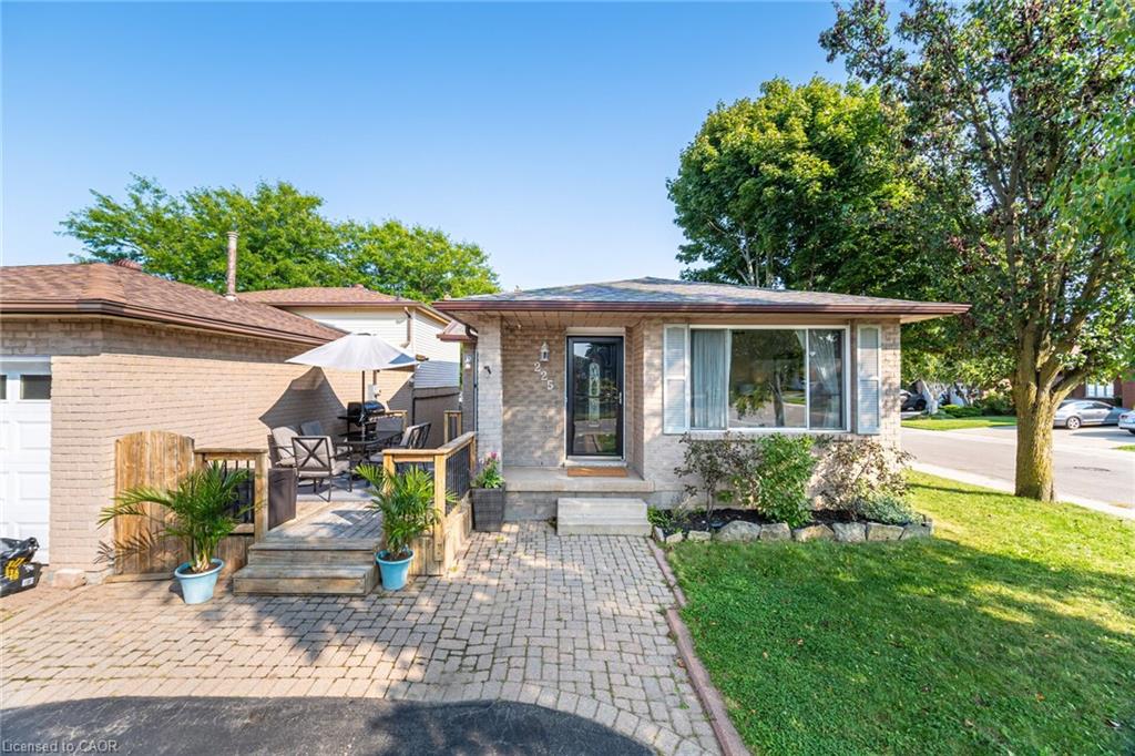 225 Golfwood Dr, Hamilton, ON L9C 7C6